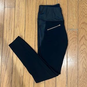 Size XS Aday Throw and Roll Leggings in Black